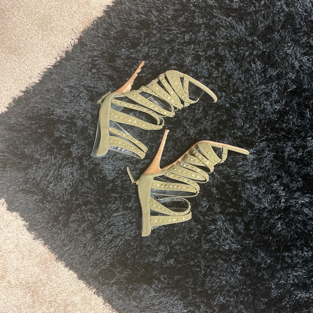 Italian heels ..gorgeous  7.5